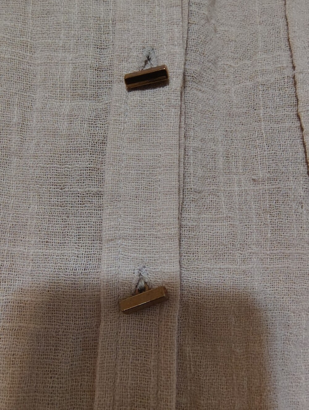 Light Beige Short-Sleeve Button-Front Shirt - Relaxed V-Neck Slightly Cropped - Picture 4 of 5